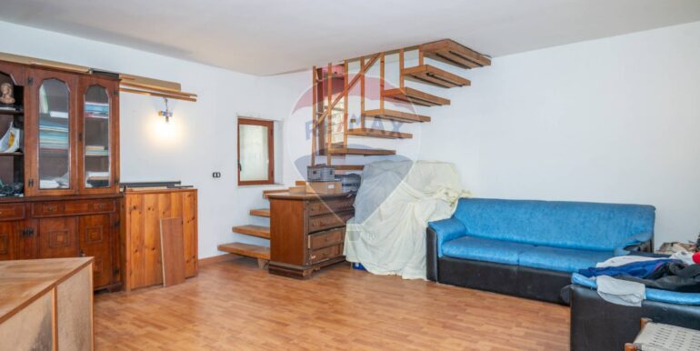 20251023230526-995704-1