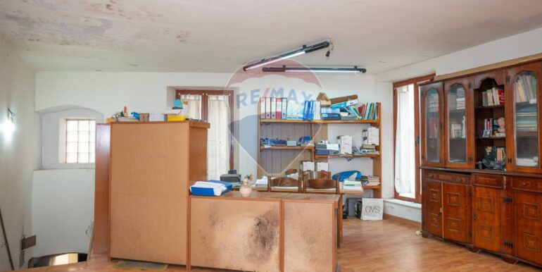 20251023230533-995704-2