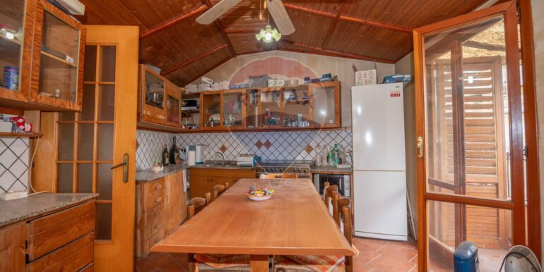 20251023230622-995704-9