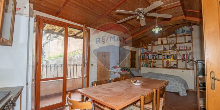 20251023230717-995704-12