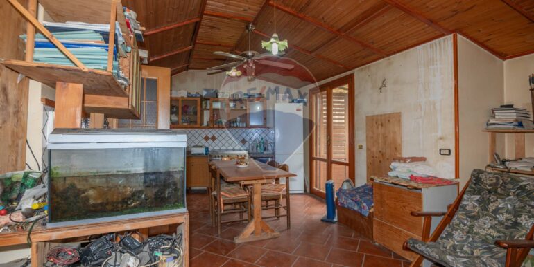 20251023230756-995704-18