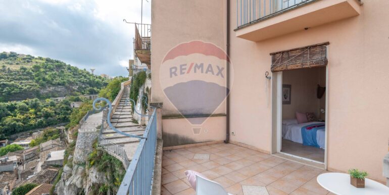 20251024103911-534758-18