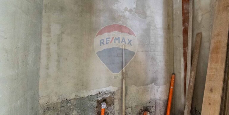 20251024183746-995974-5