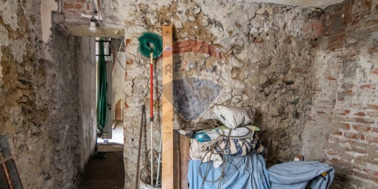 20251024183755-995974-8