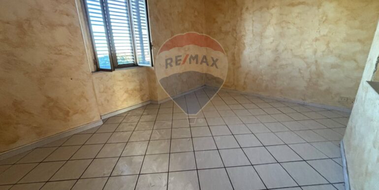 20251024190014-996001-15