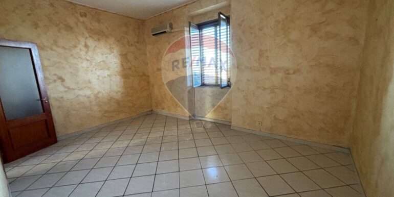 20251024190105-996001-17