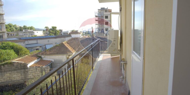 20251025133954-995876-8