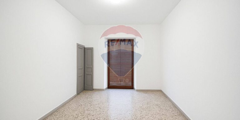 20251025225653-996109-4