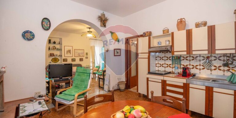 20251026213340-992752-1