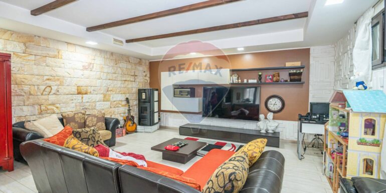 20251026214420-987469-1