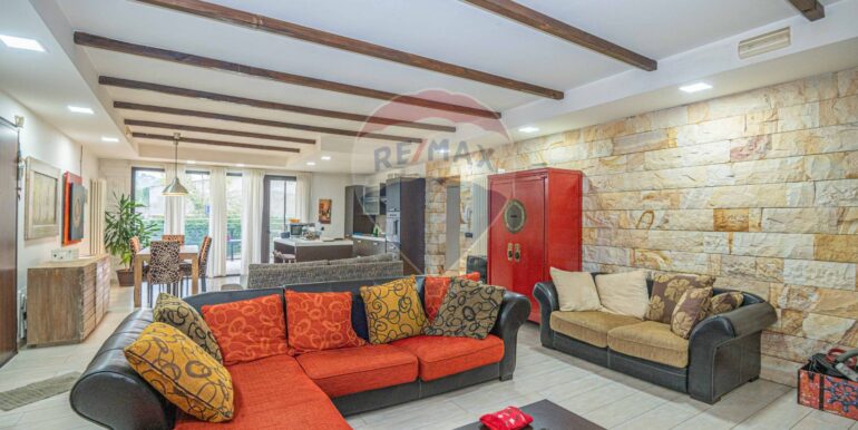 20251026214424-987469-2