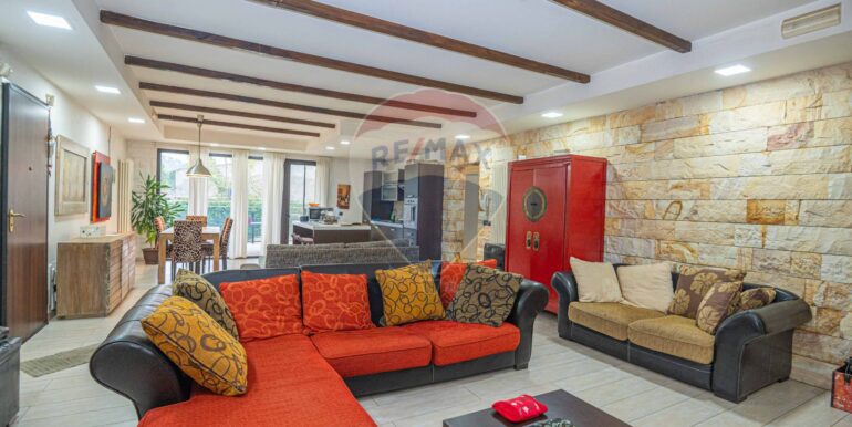 20251026214428-987469-3