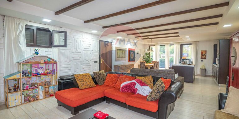 20251026214432-987469-4