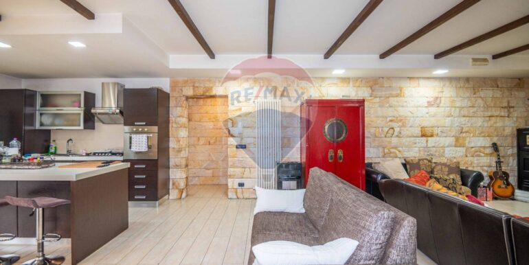 20251026214456-987469-10