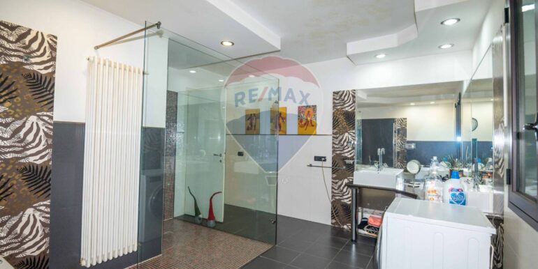 20251026214527-987469-17