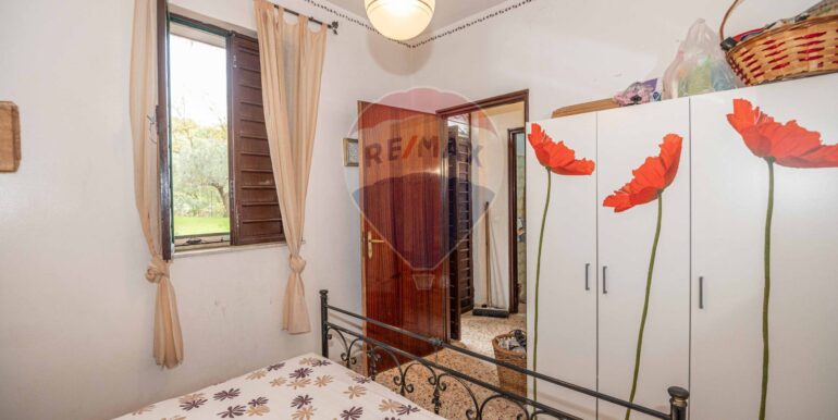 20251026215715-987093-11