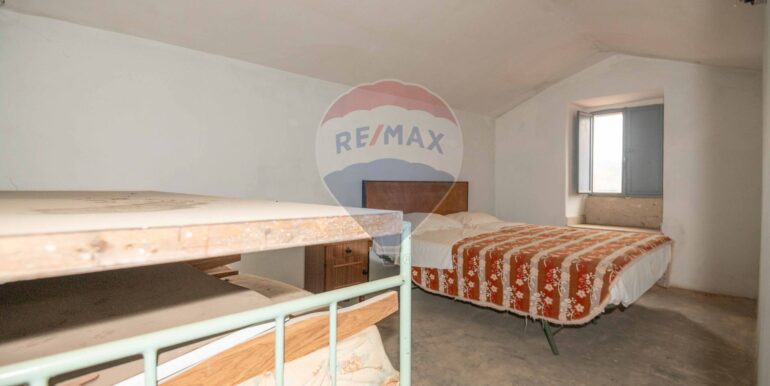 20251026220524-992962-18