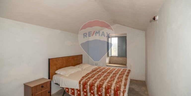 20251026220527-992962-19