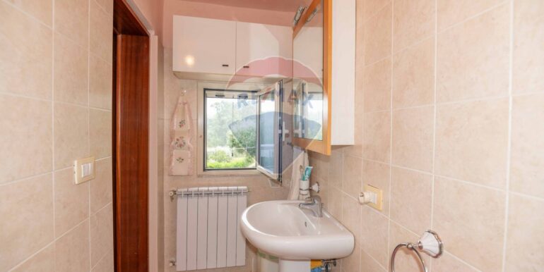 20251026220533-992962-21