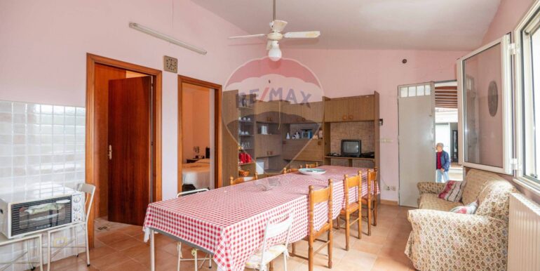 20251026220545-992962-25