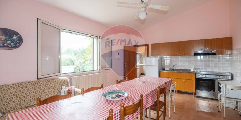 20251026220552-992962-27