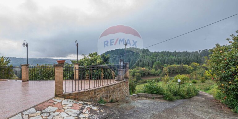 20251026221823-993030-7