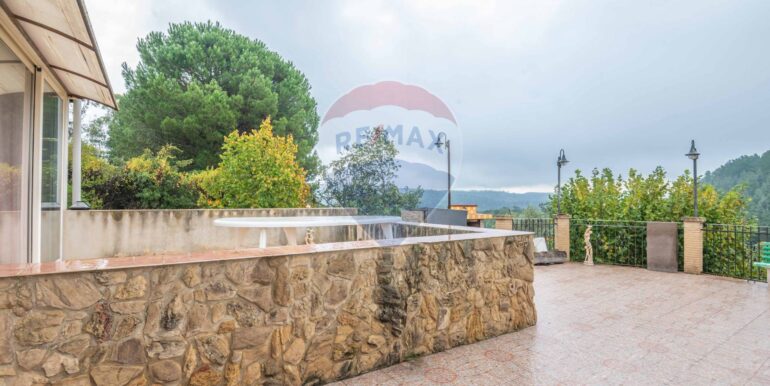 20251026221842-993030-13