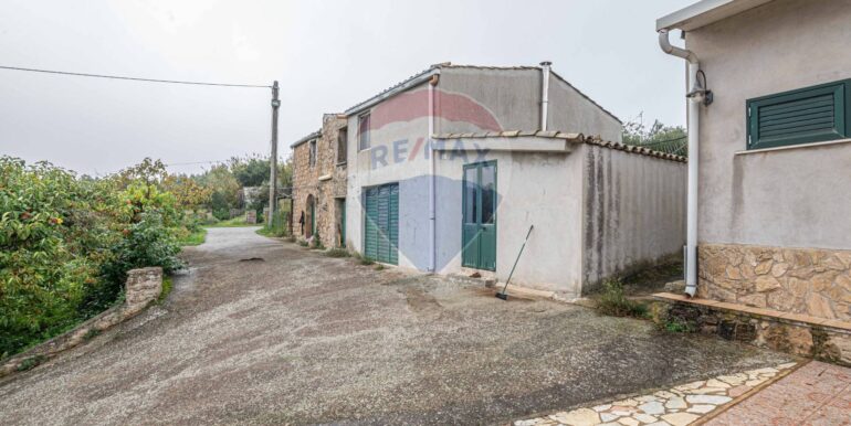 20251026221856-993030-16