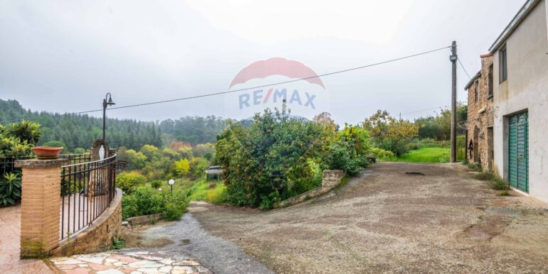 20251026221900-993030-17