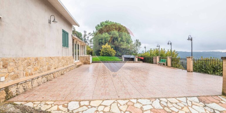 20251026221903-993030-18