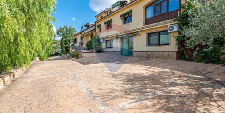 20251026224243-996124-1