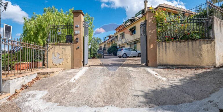 20251026224251-996124-2