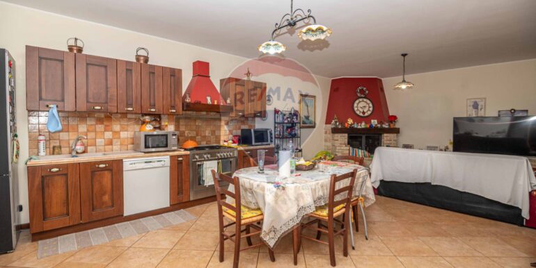 20251026224255-996124-3