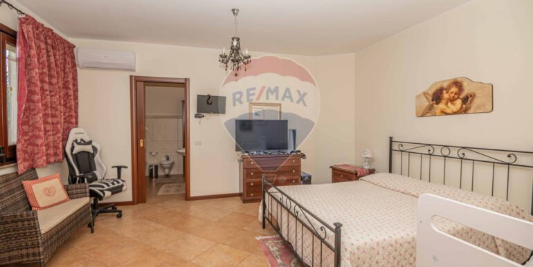 20251026224300-996124-4