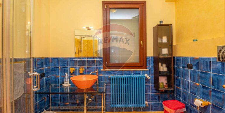 20251026224334-996124-11