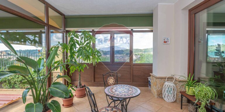 20251026224339-996124-12