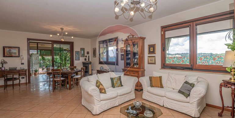 20251026224344-996124-13