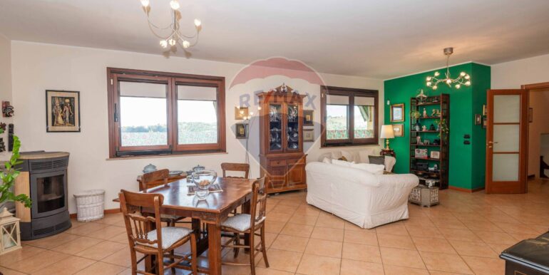 20251026224350-996124-14