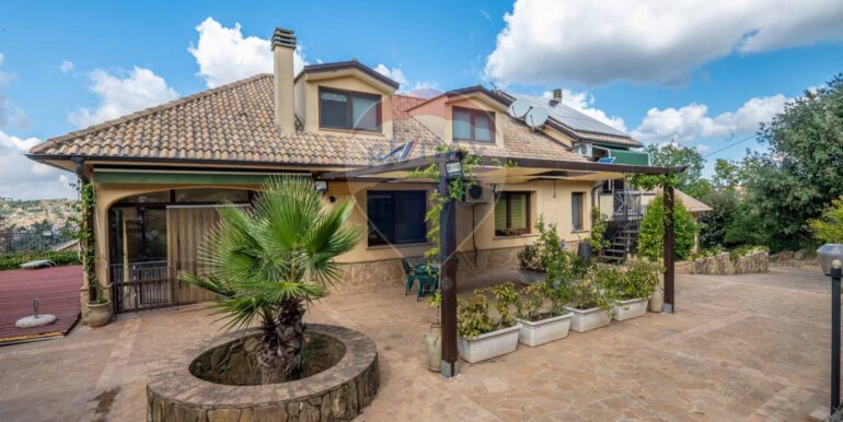 20251026224412-996124-17