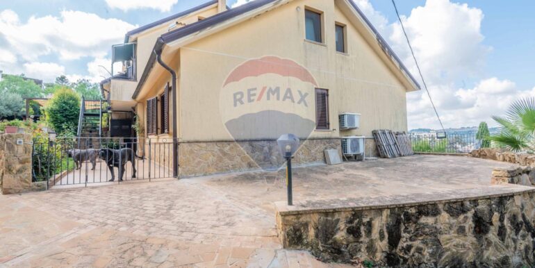 20251026224419-996124-18