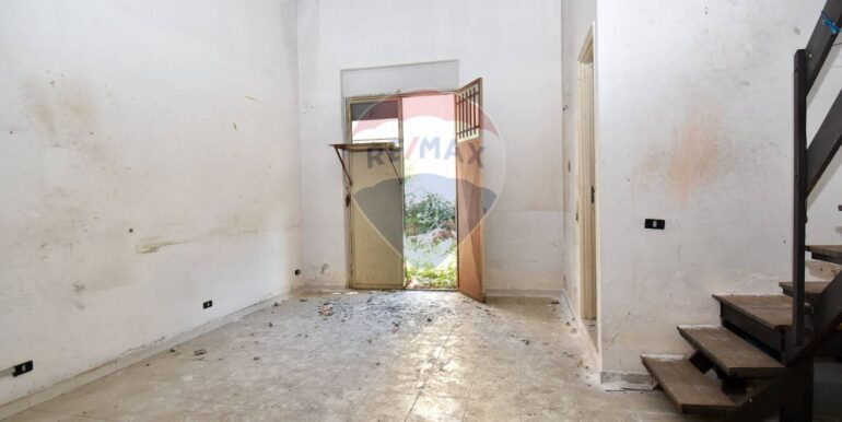 20251026230038-996129-6