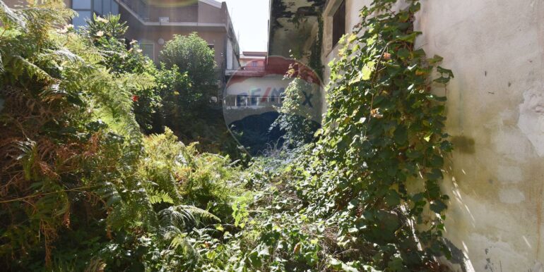 20251026230043-996129-8