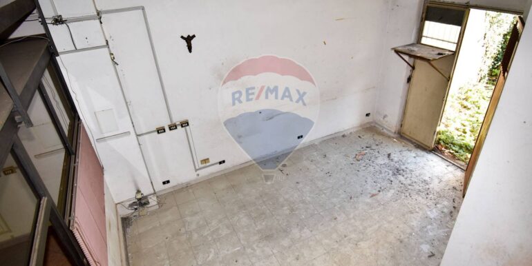 20251026230050-996129-11