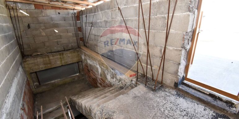 20251026230104-996129-17