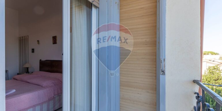 20251026234649-996136-11