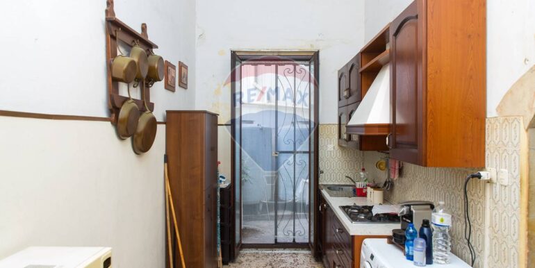 20251027181518-996381-11