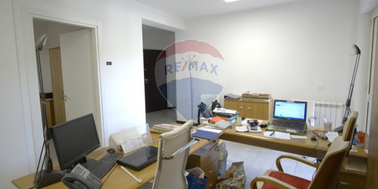 20251028104835-996461-19