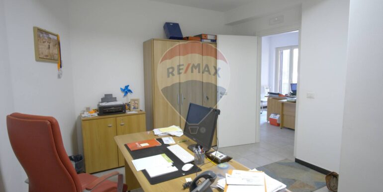 20251028104845-996461-22