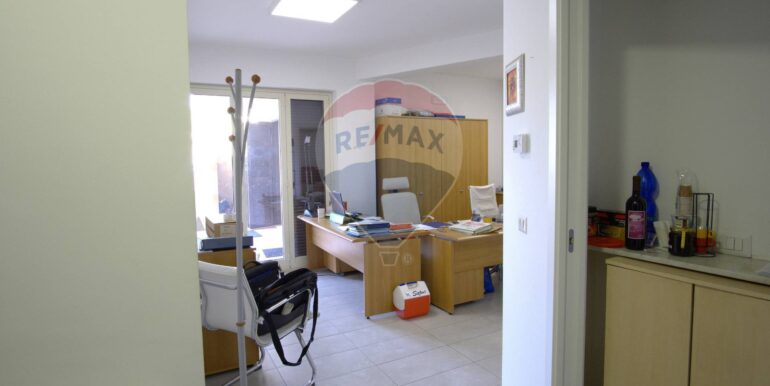 20251028104854-996461-25