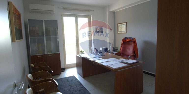 20251028104857-996461-26